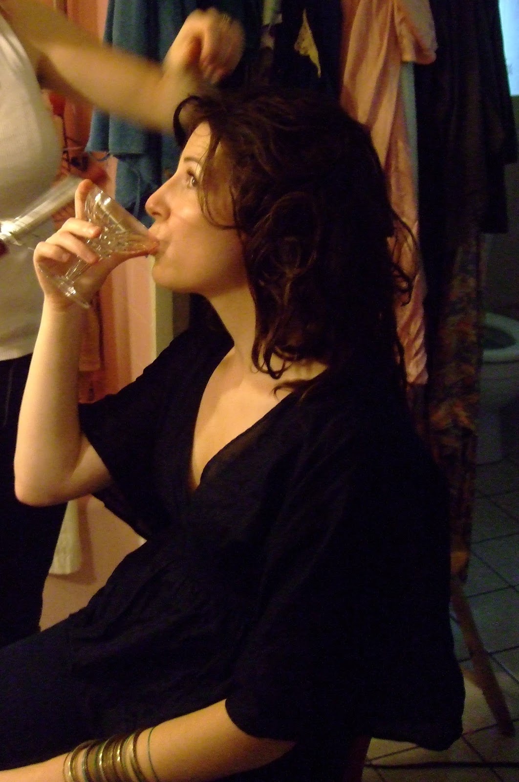 [08-15 Gina Tweaks Hair While I Drink[2].jpg]