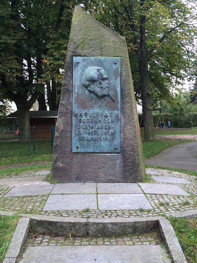 Karl Marx Gedenktafel im Gemeindepark