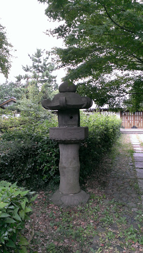 Stone lantern at Kambara Hall