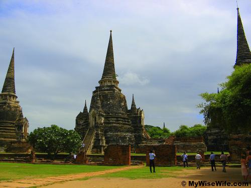 Three chedis or stupas - landmark of Wat Phra Si Sanphet Three chedis or stupas - landmark of Wat Phra Si Sanphet