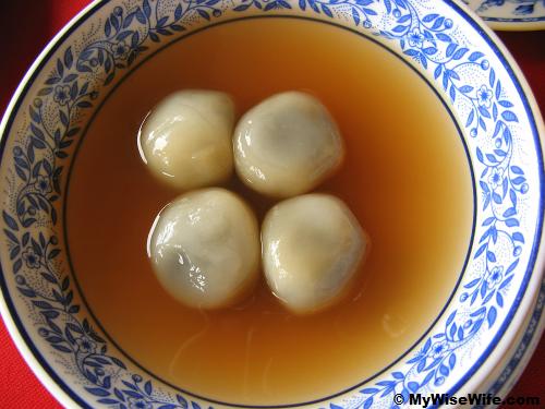 Yam paste is wrapped in a rice dough cooked with syrup