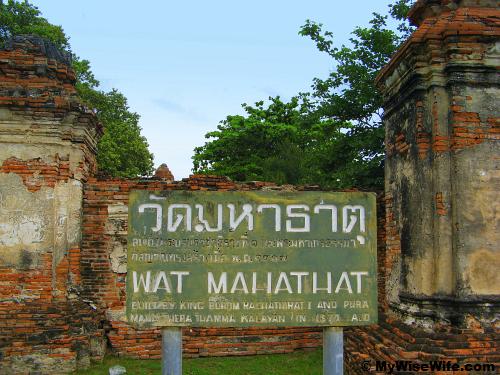 An old signboard of Wat Mahathat