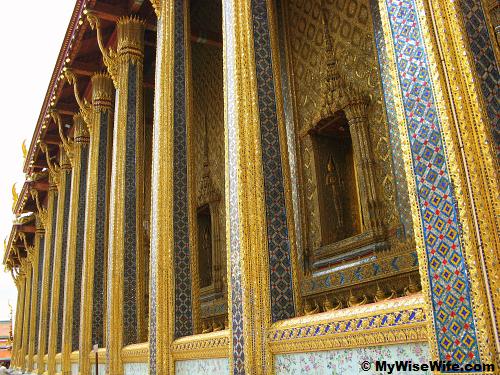 Details on the wall and pillars of Wat Phra Keaw Details on the wall and pillars of Wat Phra Keaw