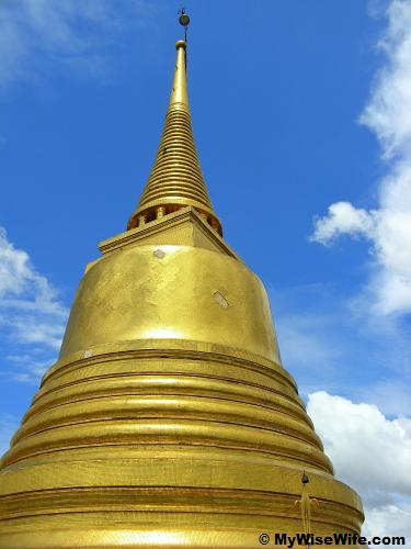 The golden chedi of Wat Saket
