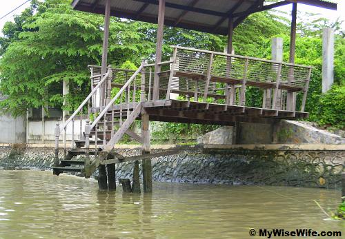 Floating staircase