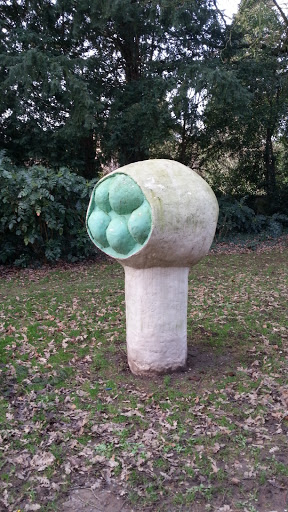 Mushroom Sculpture Plastiek