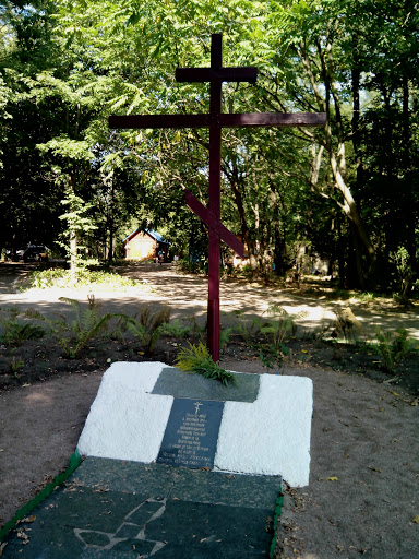 Памятный крест расстрелянным с