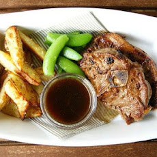 Lamb chops with garlic and herbs