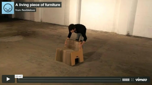 sofá flexible, extensible, de cartón reciclado