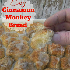 EASY CINNAMON MONKEY BREAD