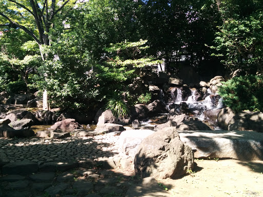 大横川親水公園の滝