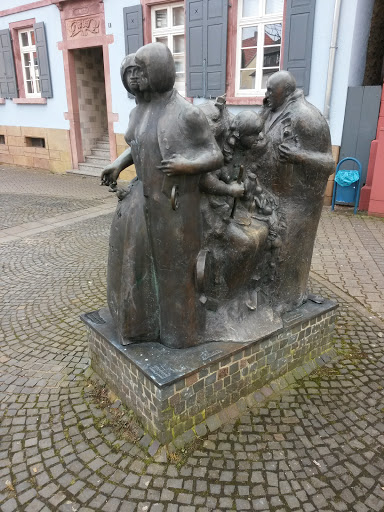 Uzfiguren Statue Winnweiler Markt
