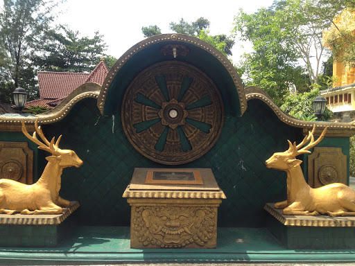 Sangha Teravada Statue