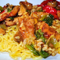 Stir-Fried Chicken With Bell Peppers and Snow Cabbage