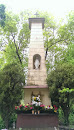 Kapliczka Maryi przy Kościele Karmelitów