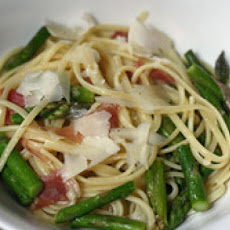 Linguini with Asparagus, Prosciutto, and Capers