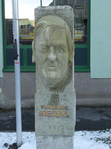 Friedrich Niederl Denkmal