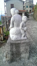 Tendola - Statua con mamma e bambino