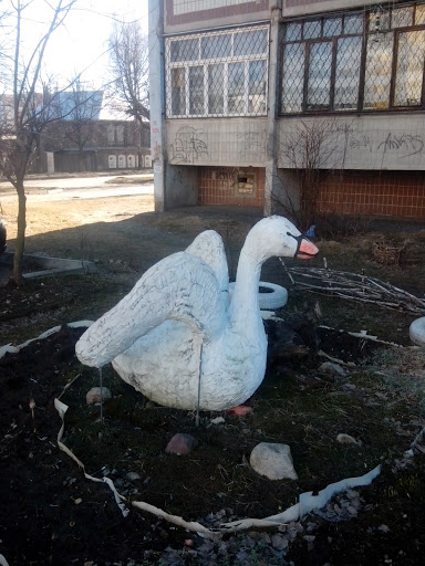 Статуя Лебедь