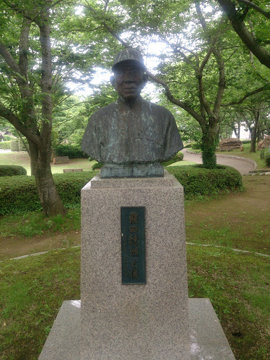 飛田穂州胸像