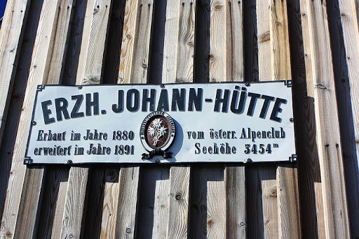 Erzherzog Johann-Hütte 3.454m