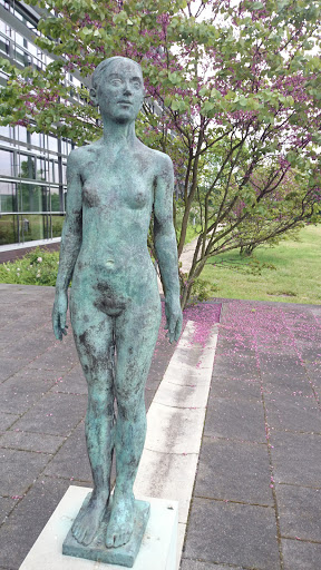 Bronze Frau