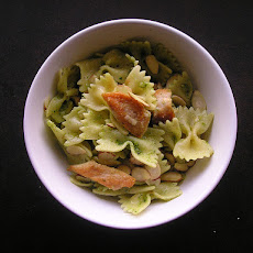 Farfalle (Bow Tie) Pasta With Chicken & Sun-Dried Tomatoes