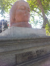 Cabeza Escultura Gabriela Mistral