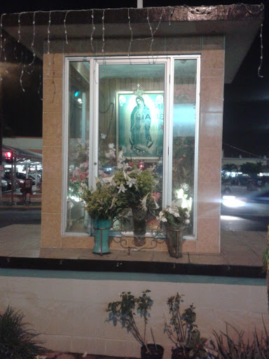 Altar A La Virgen