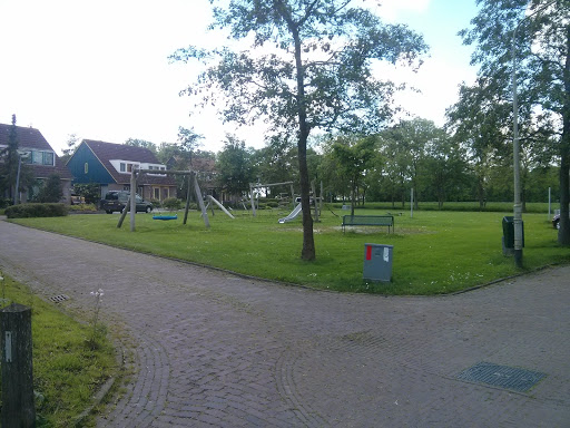 Playground, Wetsinge