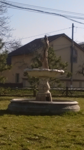 Statuie În Parc Cernica