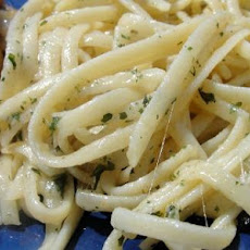 Fettuccine With Garlic, Parsley, and Parmesan
