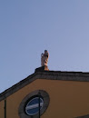 Estátua No Telhado