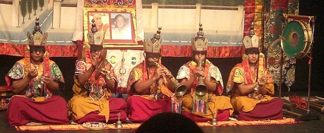 [tibetan monks13[3].jpg]
