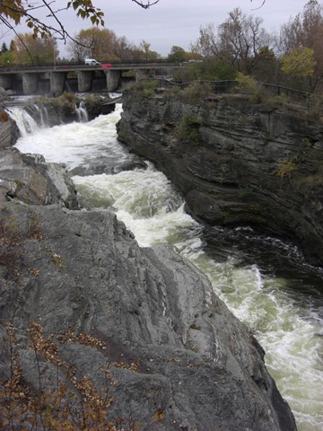 [hogsback falls2[4].jpg]