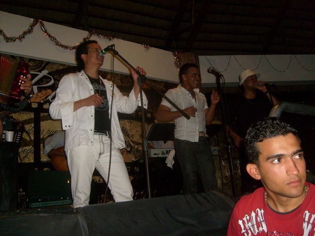 [fiesta 054[2].jpg]