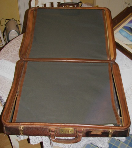 [09 22 Suitcase OPEN[2].jpg]
