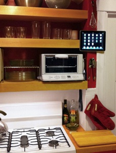 magic-stand-ipad-bullettrain.jpg