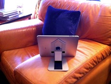 magic-stand-ipad-bullettrain2.jpg