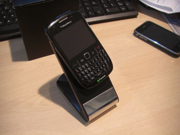 desk-genie-stand-iphone-2.jpg