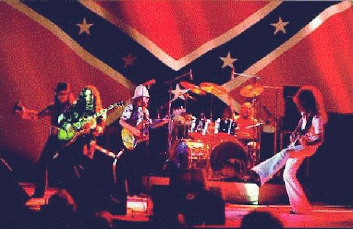 Lynyrd Skynyrd plays with Rebel Flag in background - www.lynyrdskynyrddixie.com