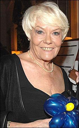 [Wendy_Richards_280x4_10452a[4].jpg]
