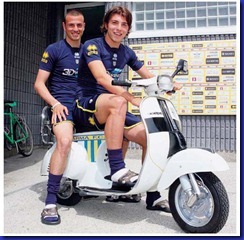 antonelli e paloschi sulla vespetta di bortoluzzi antonelli e paloschi sulla vespetta di bortoluzzi