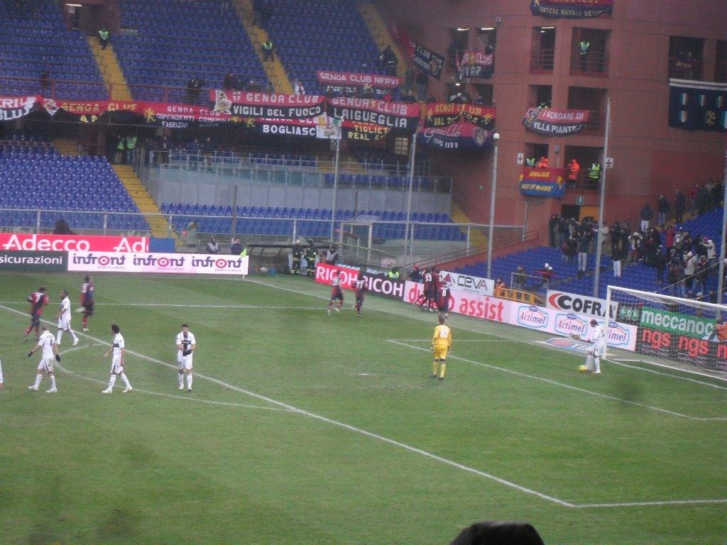 [disperazione dopo terzo gol  genoa parma[2].jpg]