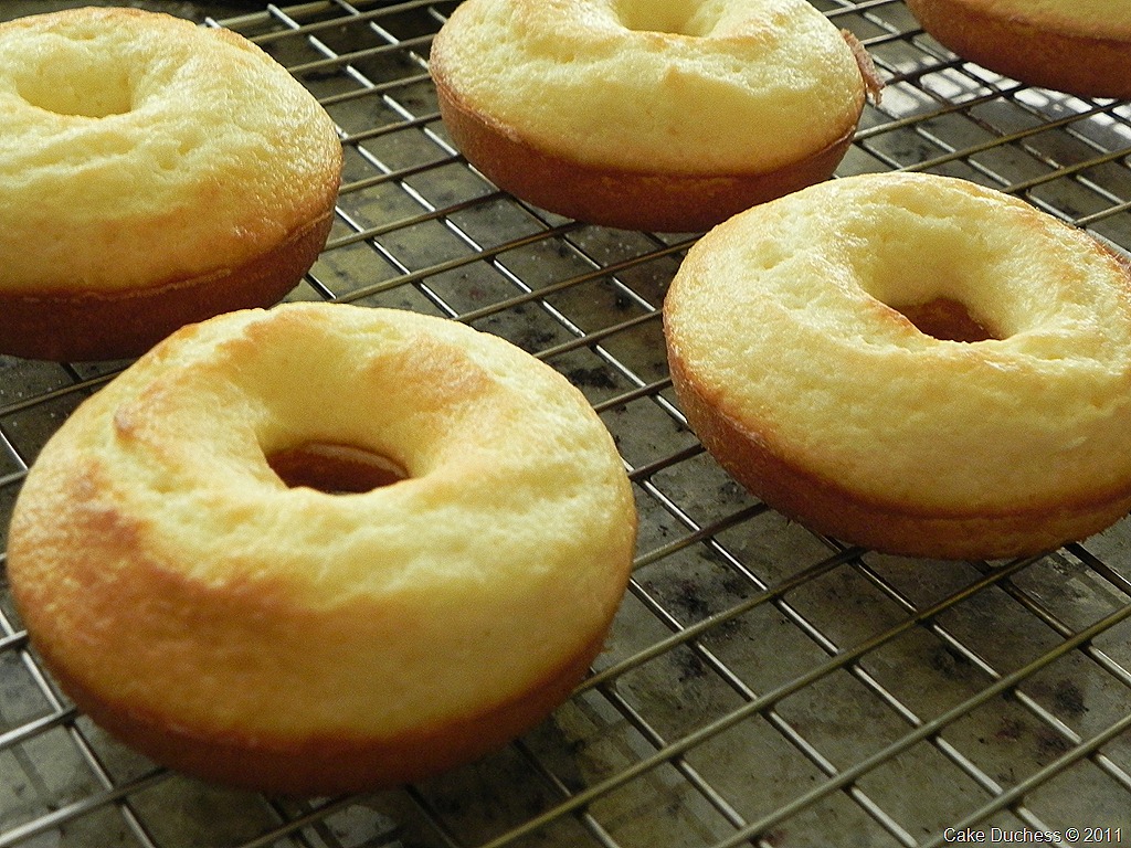 [DSCN6601[11].jpg&description=Baked Cake Donuts with Chocolate Glaze')]