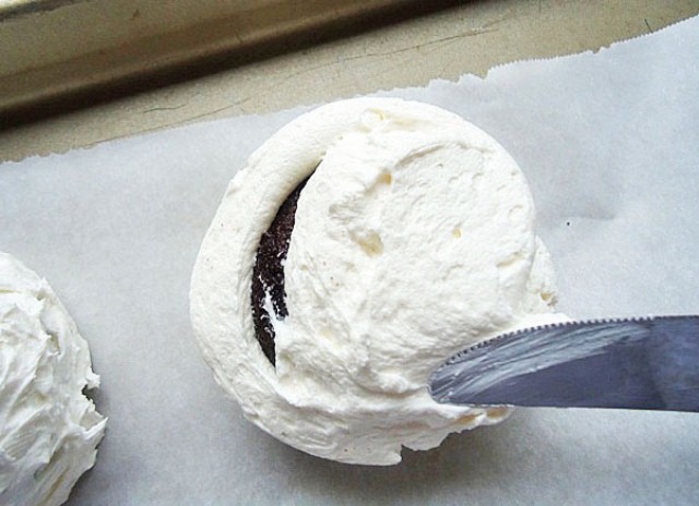 [snoballcupcake63.jpg&description=Guest Post with Gingerbread Bagels-Sno-Ball Cupcakes')]