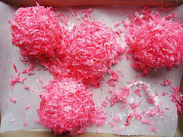 [snoballcupcake104.jpg&description=Guest Post with Gingerbread Bagels-Sno-Ball Cupcakes')]