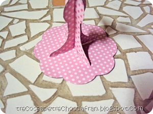 Suporte de cupcakes Passo%2006%20-%20peca%20colada%20no%20suporte_thumb%5B8%5D