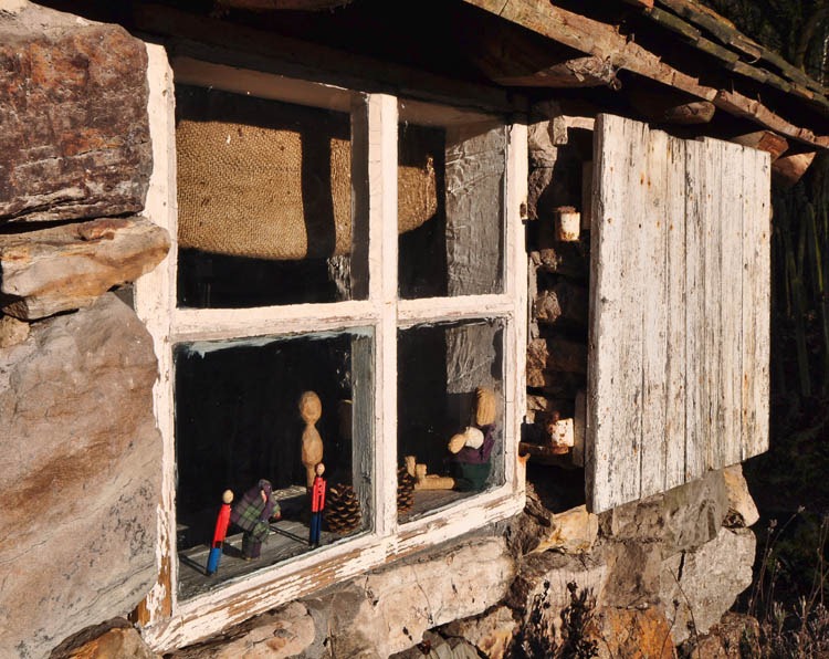 [Window display[3].jpg]