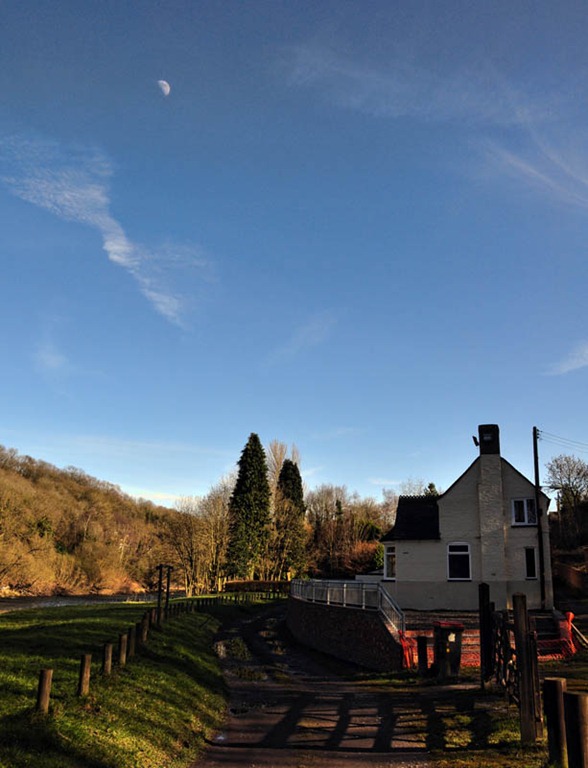 [The Half Moon[3].jpg]